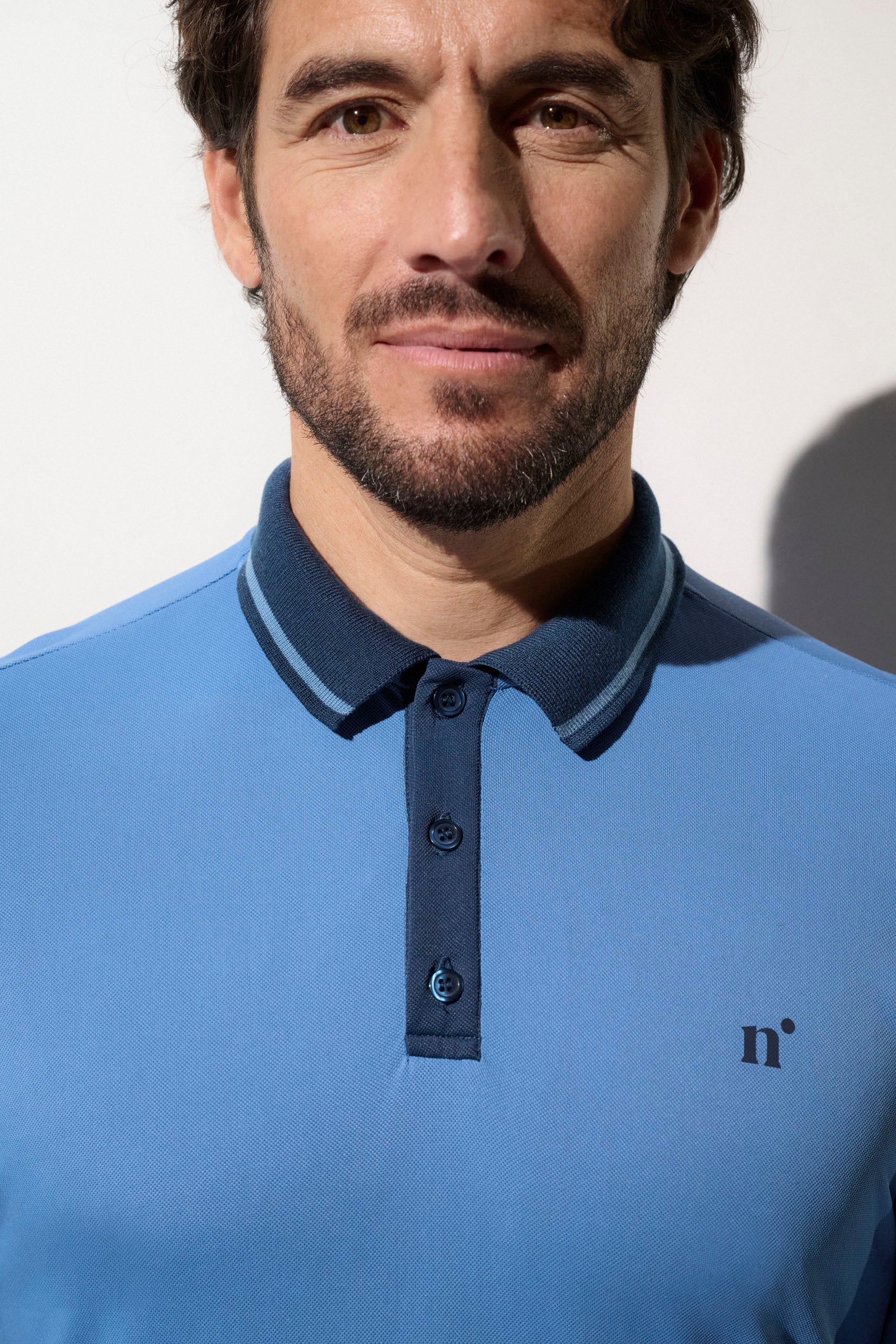 Polo anti-UV bleu pour homme, léger et respirant, idéal pour le golf, protection UPF 50+ contre le soleil.