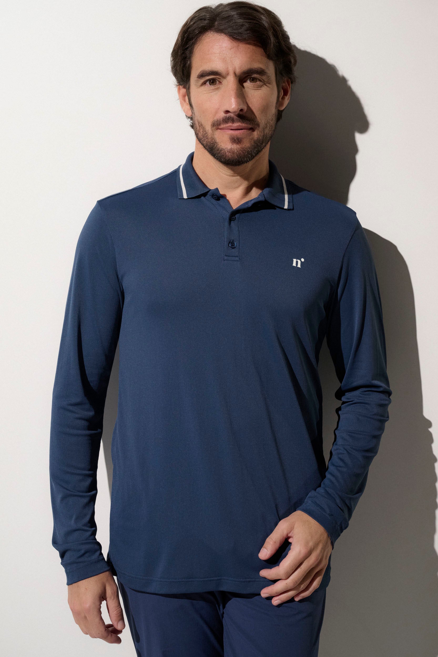 Polo anti-UV bleu marine pour homme, léger et respirant, UPF 50+, idéal pour le golf sous le soleil.