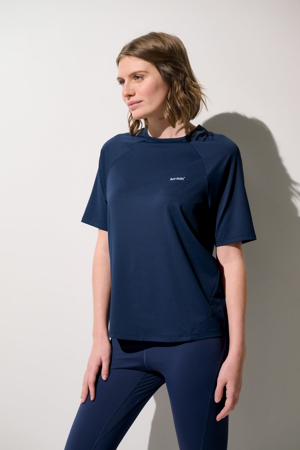 T-shirt anti-UV - Boston pour femme, coupe légère et confortable, protection solaire UPF 50+, coloris bleu marine.