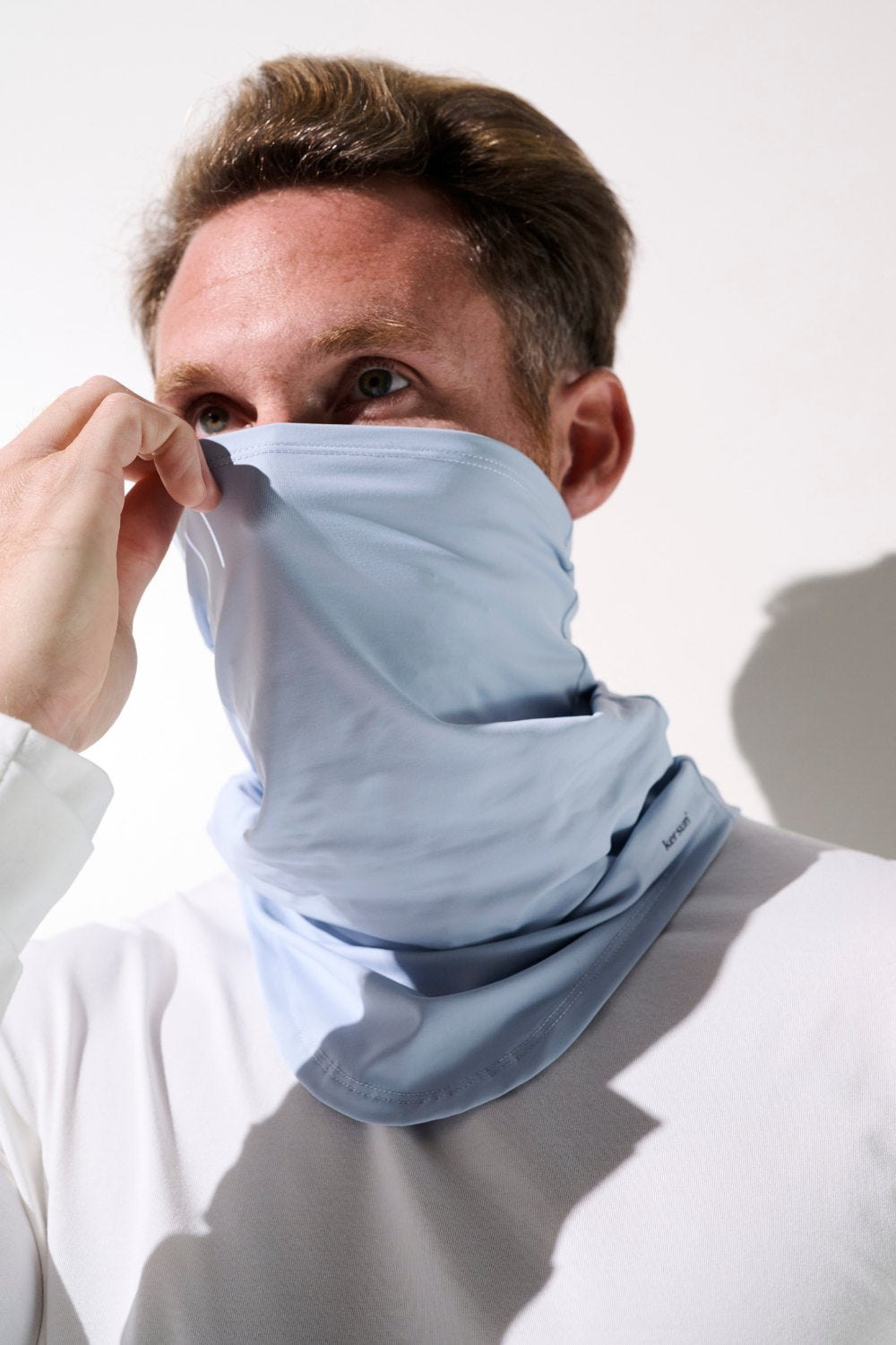 Tour de cou anti-UV - Boston en bleu clair pour homme, léger et confortable avec protection UPF 50+.