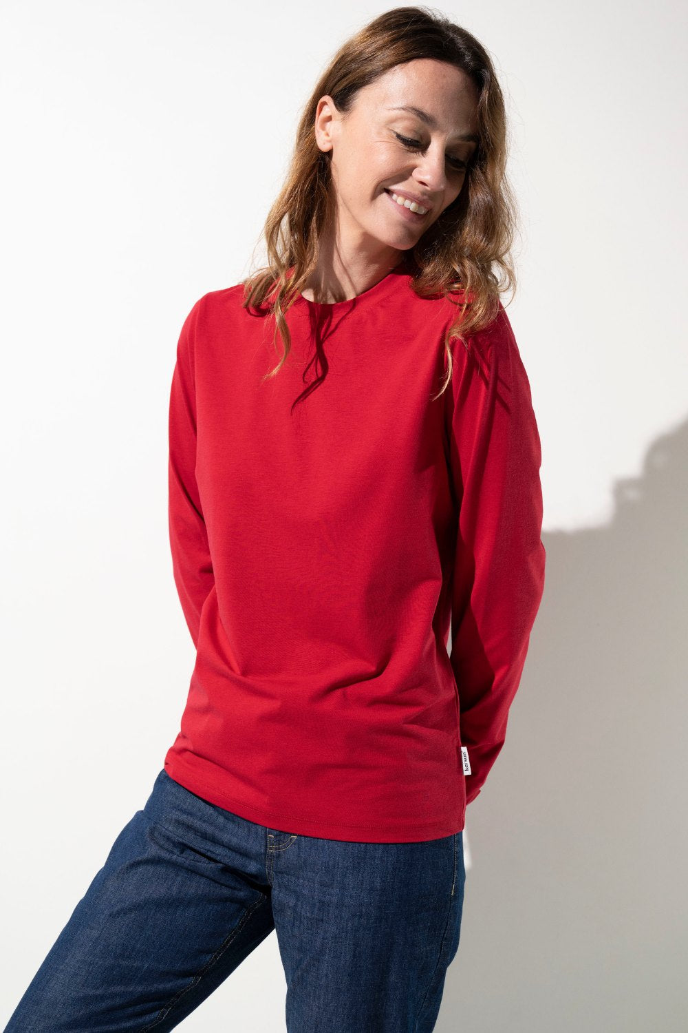 T-shirt anti-UV - Saint-Malo rouge pour femme, léger et élégant, parfait pour les activités extérieures.