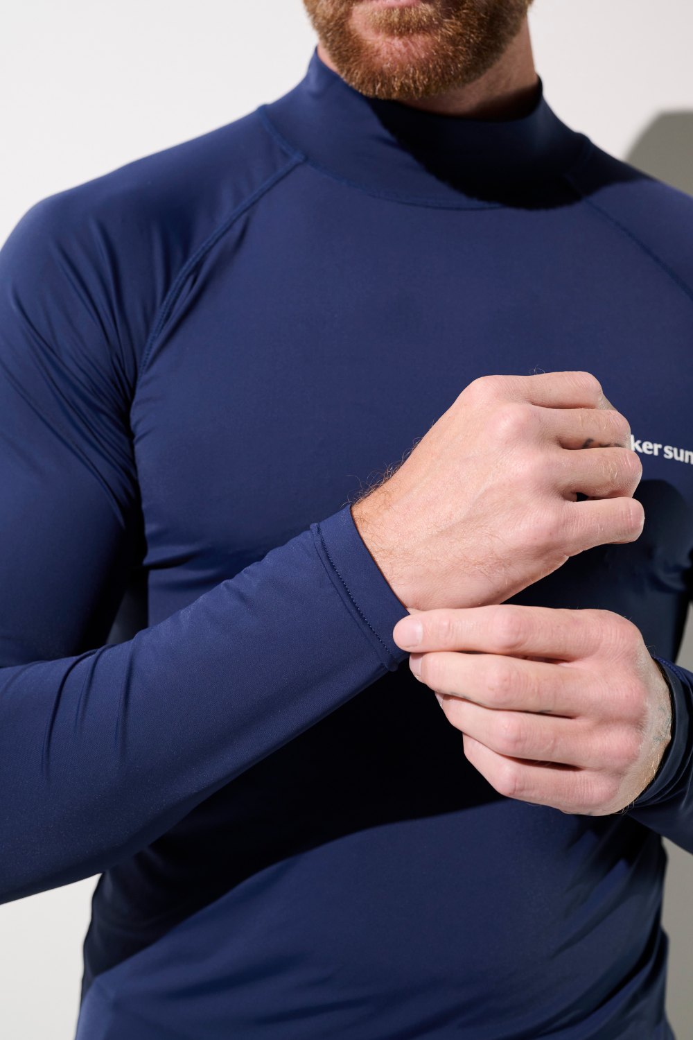 T-shirt de bain anti-UV - Malibu, bleu marine, manches longues, idéal pour la protection solaire en activités aquatiques.