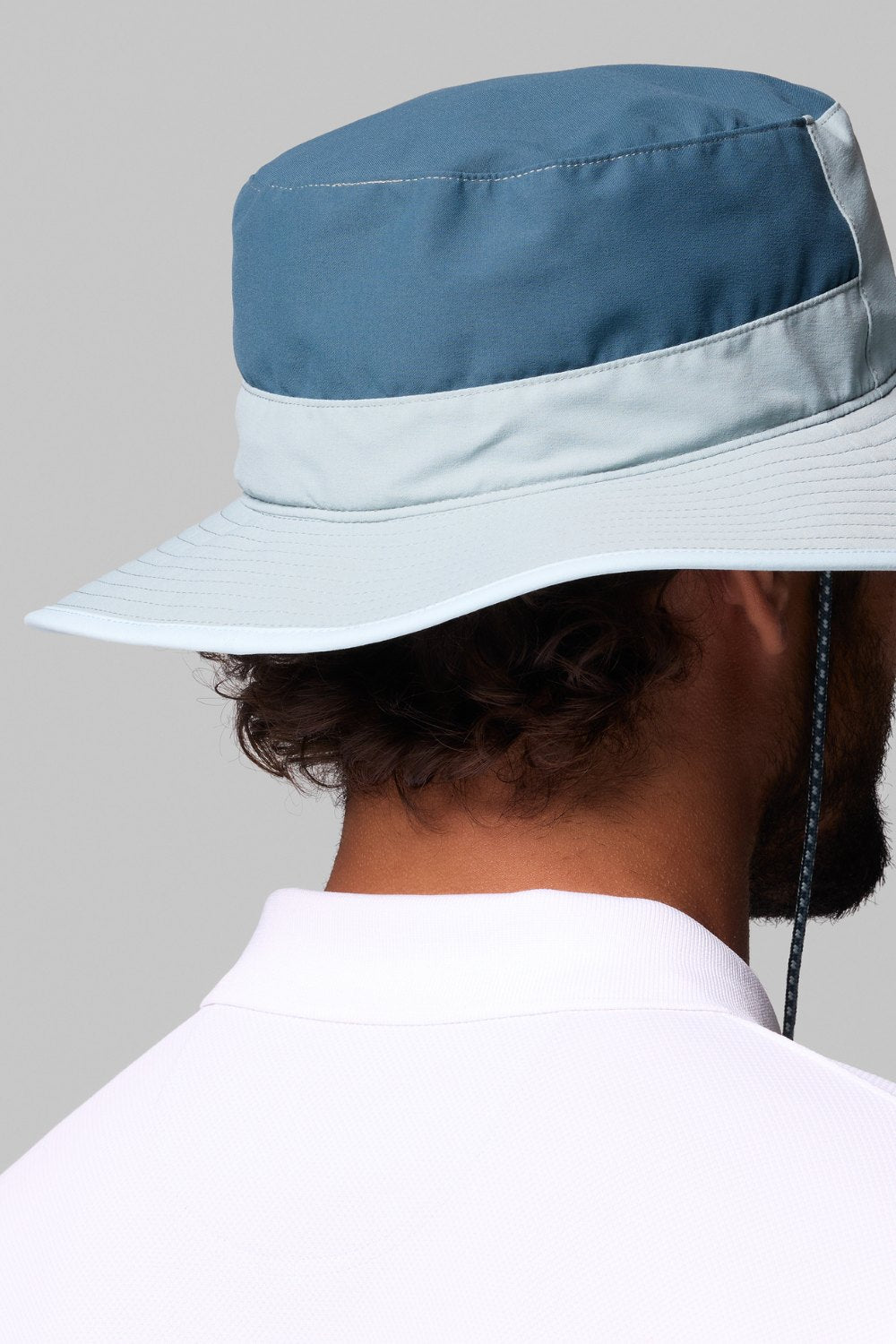 Chapeau anti-UV Broad Spectrum II Booney bleu pour homme, léger, UPF 50+ et idéal pour les journées ensoleillées.