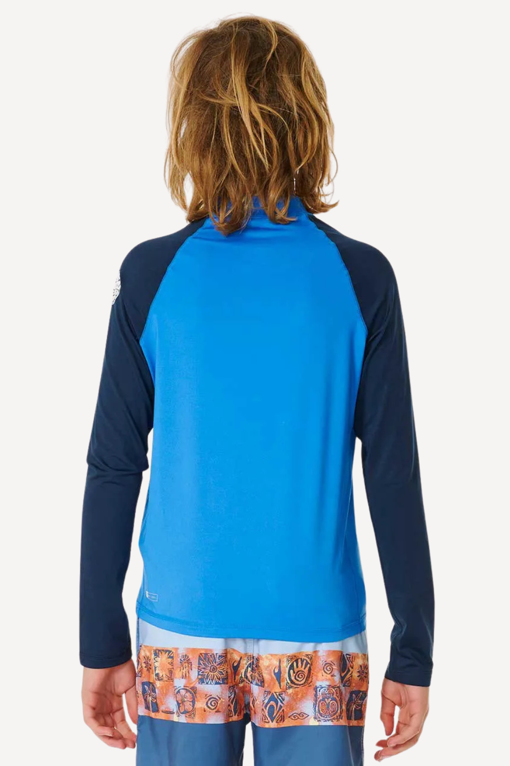 T-shirt de bain anti-UV pour garçon, manches longues, coloris bleu, protection solaire UPF 50+, tissu léger et respirant.