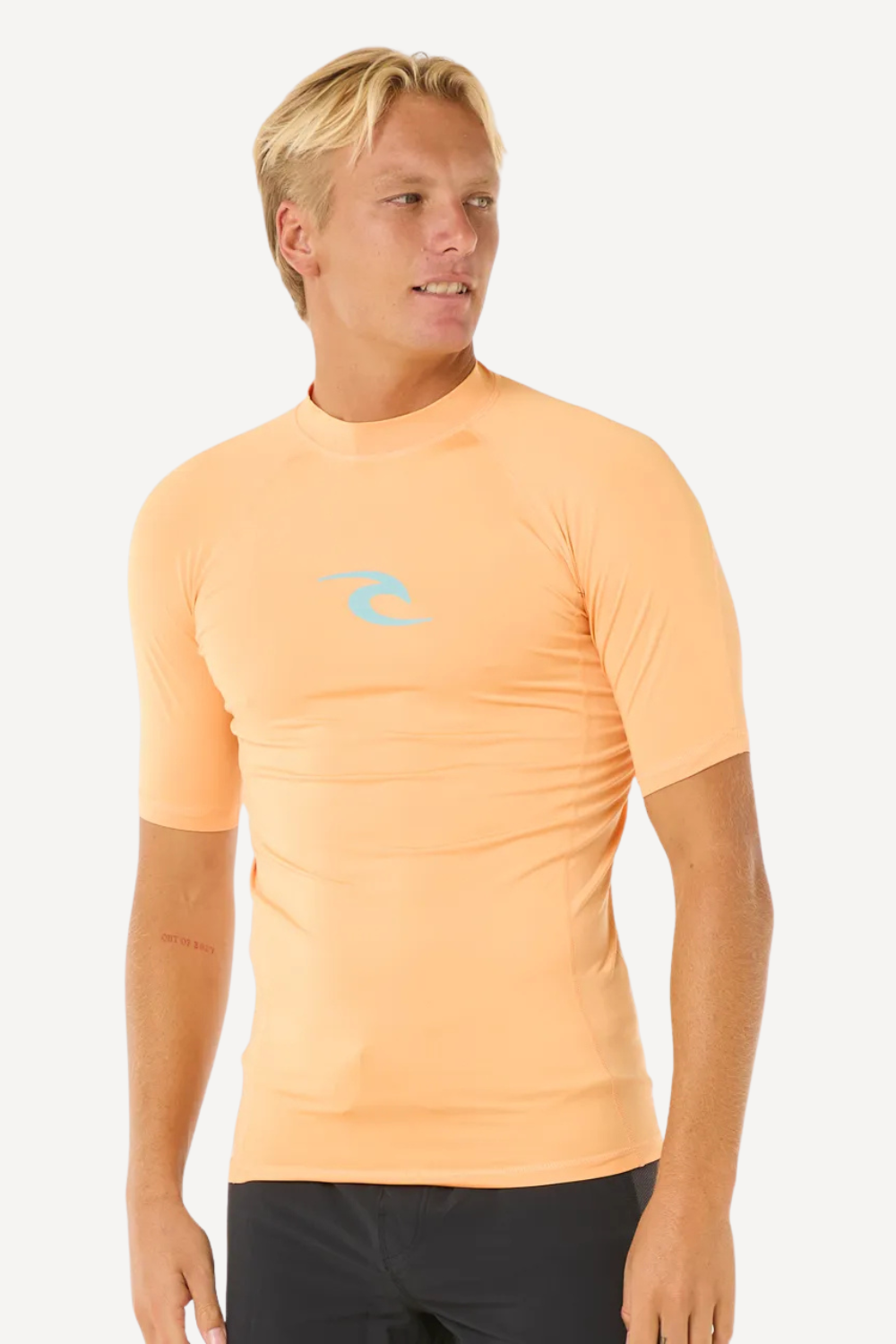 Lycra anti-UV orange pour homme, UPF 50+, idéal pour les activités nautiques et la protection solaire.