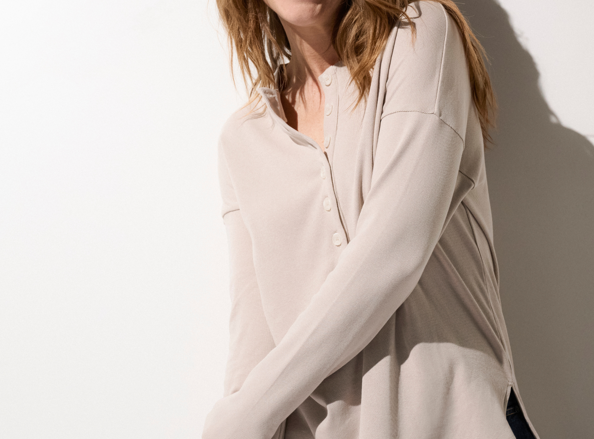 T-shirt anti-UV pour femme UPF 50+ beige avec un col à bouton