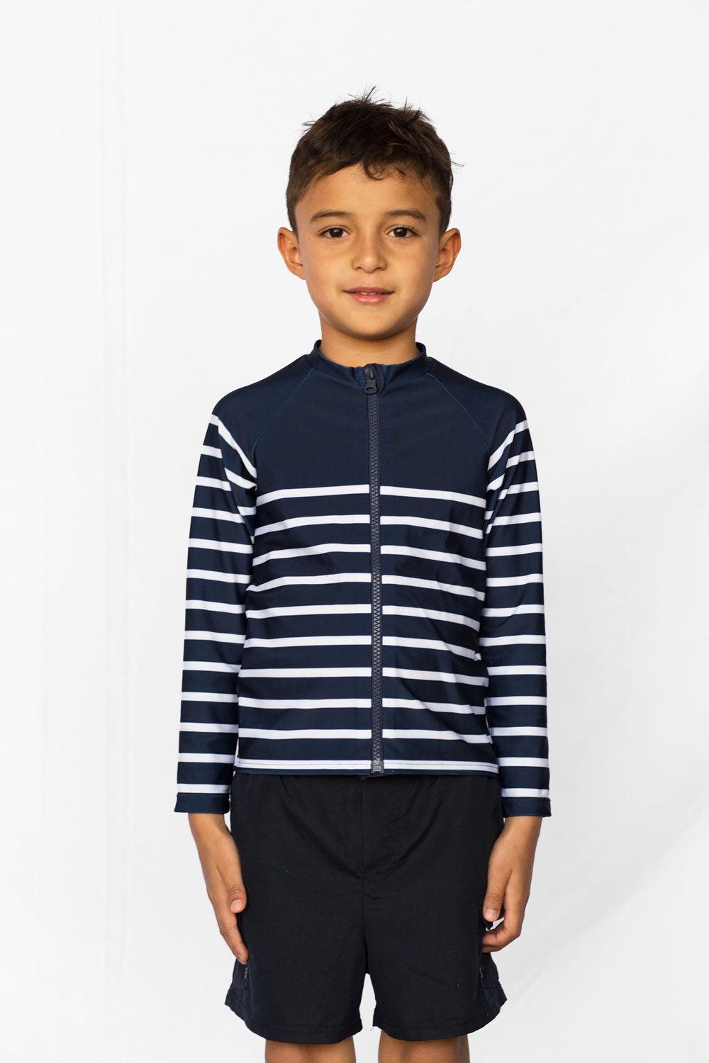 T-shirt de bain anti-UV à rayures pour garçon, respirant et léger, UPF 50+ idéal pour jouer au soleil.