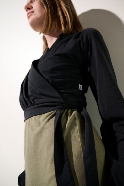 Shrug anti-UV - La Rochelle noir pour femme, élégant et léger, idéal pour une protection solaire en extérieur.