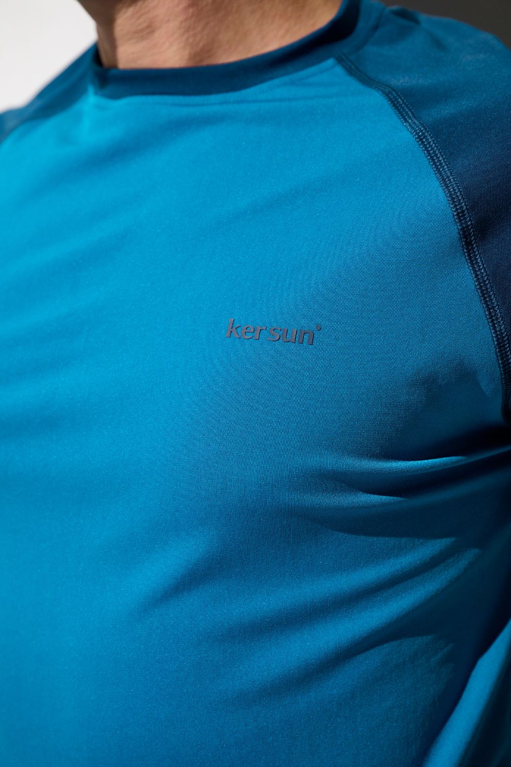 T-shirt de bain anti-UV - Moorea en bleu pour homme, léger et respirant avec protection UPF 50+.