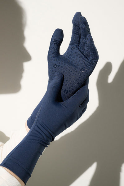 Gants anti-UV navy à manches longues, offrant protection UPF50+, confort et adhérence pour toutes activités.