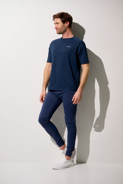 T-shirt anti-UV Boston bleu marine pour homme, léger et confortable, certifié UPF 50+ pour une protection solaire optimale.
