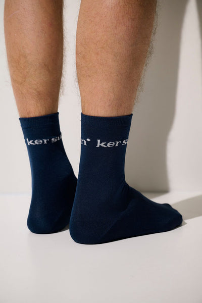 Chaussettes anti-UV - Mojave en bleu marine, légères et UPF 50+, parfaites pour la protection solaire au quotidien.