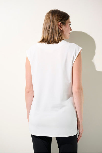 Débardeur anti-UV blanc pour femme, élégant et léger, offrant une protection solaire UPF 50+.