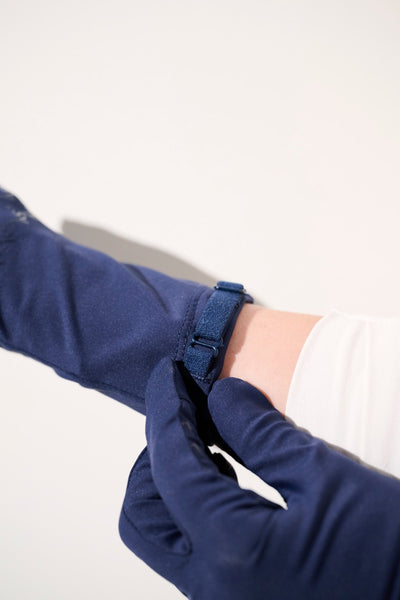 Gants anti-UV - Mojave en bleu, ajustement au poignet pour un confort optimal et protection solaire effective.