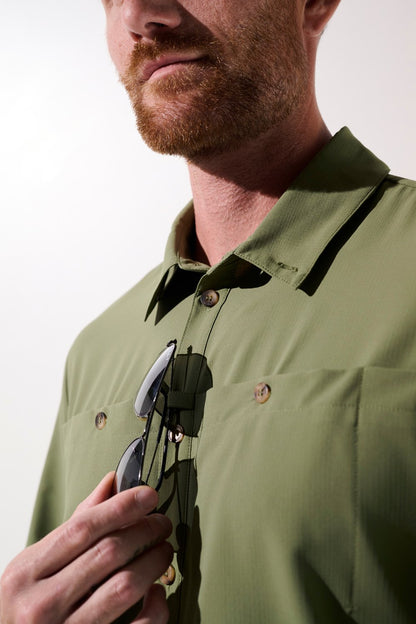 Chemise anti-UV - Sequoia verte, légère et respirante, adaptée pour homme, idéale pour les activités en extérieur.