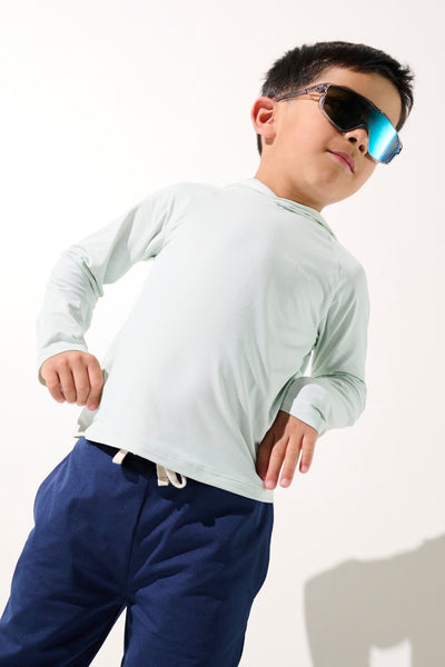 T-shirt anti-UV à capuche - Oasis pour garçon, léger et UPF 50+, parfait pour les jeux au soleil.