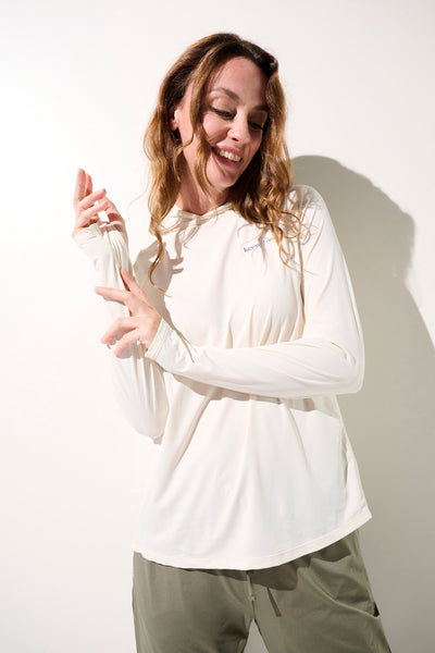 T-shirt anti-UV à capuche - Oasis, blanc, léger et respirant, idéal pour activités sportives sous le soleil. UPF 50+, femme.