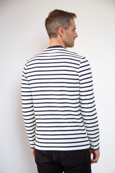 T-shirt anti-UV à manches longues rayé pour homme, léger et UPF50+, parfait pour se protéger du soleil.