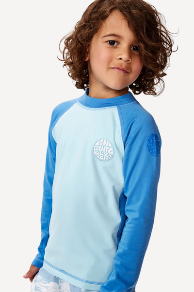 T-shirt de bain anti-UV bleu pour garçons, manches longues, UPF 50+, idéal pour la protection solaire à la plage.