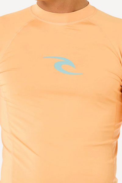 T-shirt de bain anti-UV orange pour homme, léger et élégant, certifié UPF 50+ pour protection solaire.