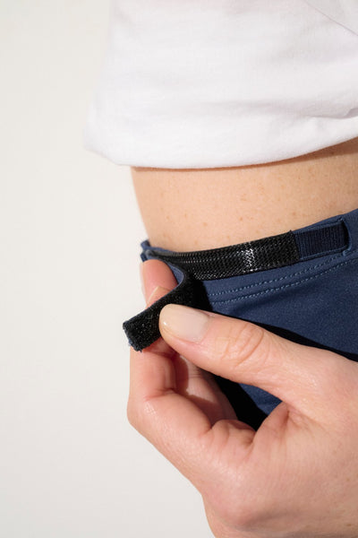 Manches anti-UV bleues pour femme, qui protègent efficacement des UV lors des activités extérieures