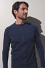Veste de bain pour homme bleu foncé, idéale pour profiter de l'eau tout en protégeant sa peau (certification UPF 50+)