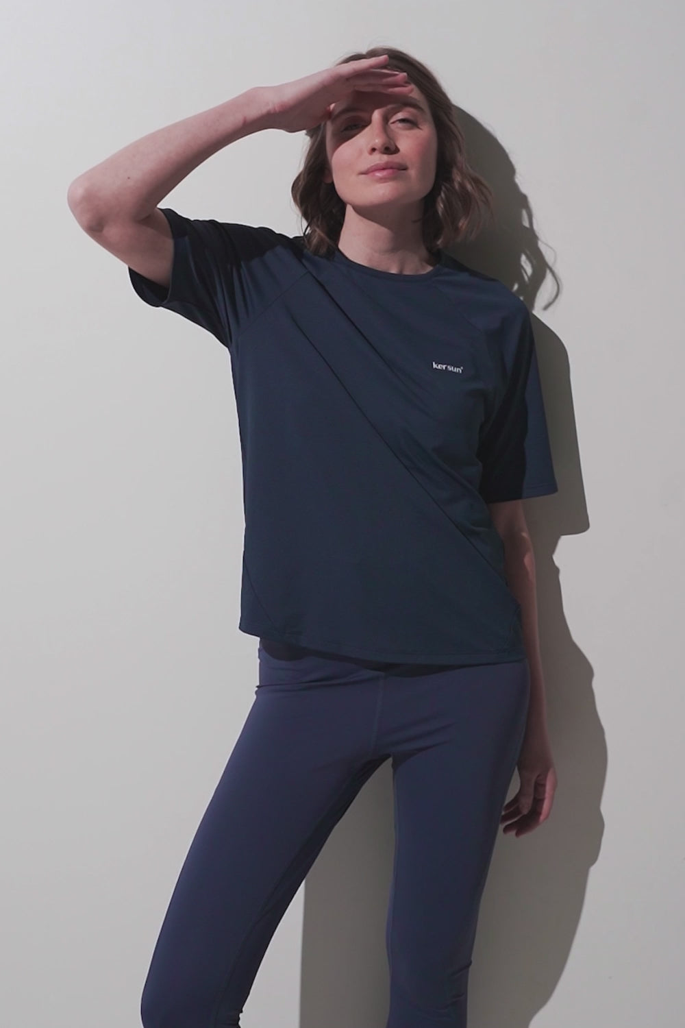 T-shirt anti-UV - Boston bleu marine pour femme, léger et confortable, idéal pour les activités sportives en extérieur.