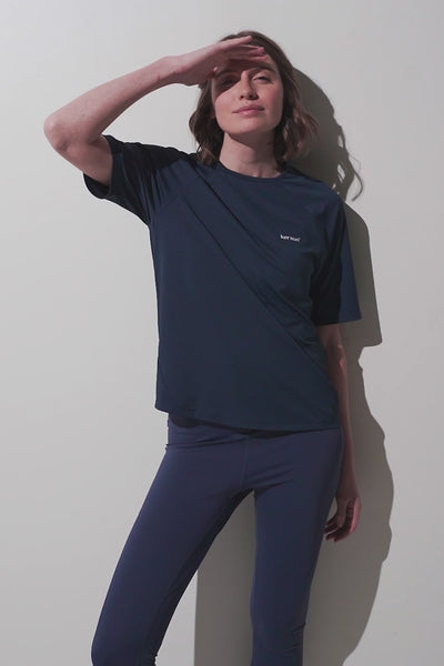 T-shirt anti-UV - Boston bleu marine pour femme, léger et confortable, idéal pour les activités sportives en extérieur.