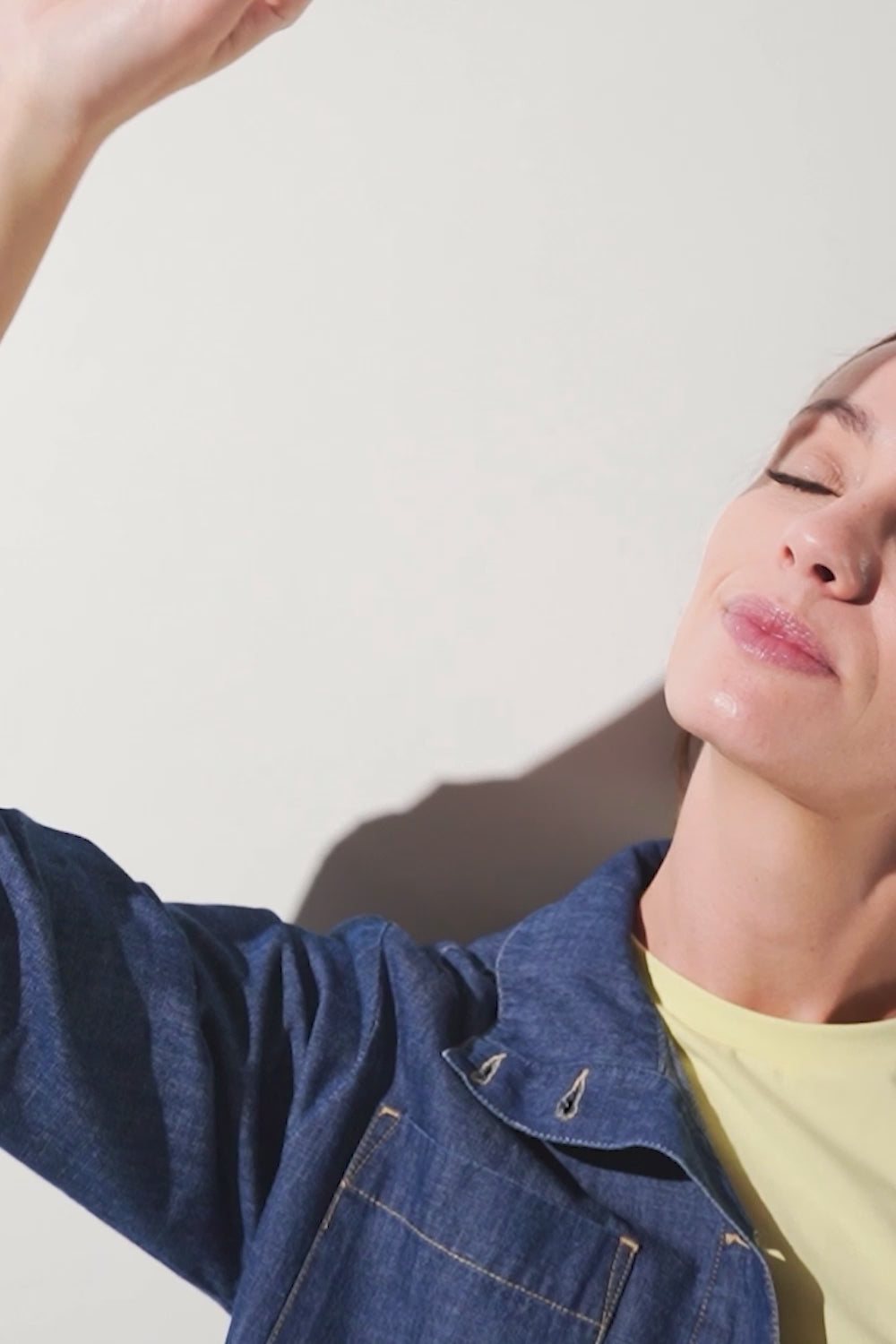 Load video: Vêtements anti-UV femme certifiés UPF 50+ pour une excellente protection solaire